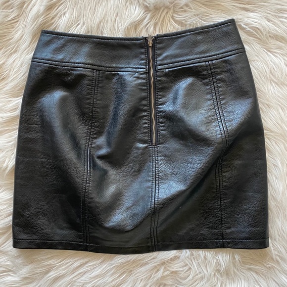 Black Leather Skirt - Picture 2 of 2